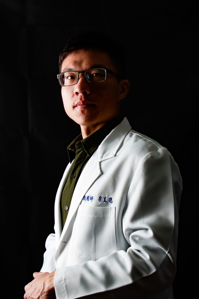 李昱璁獸醫師頭貼